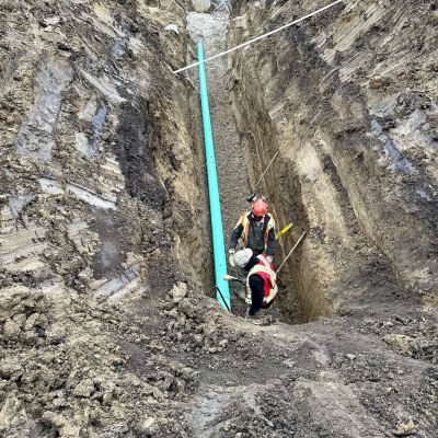 20240517_172333974_iOS - dont like - ladder access obstructed~2